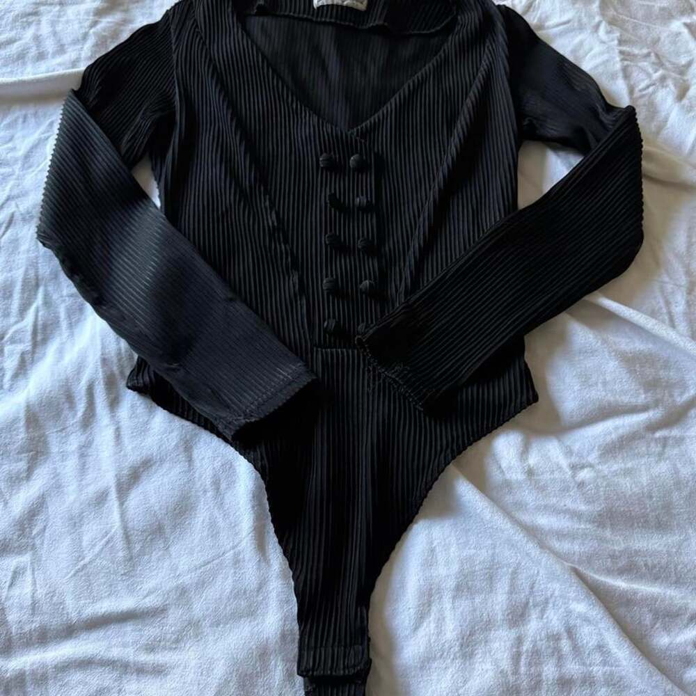 Bisou Bisou Black Plisse Bodysuit Long Sleeve Sweetheart Goth 90s